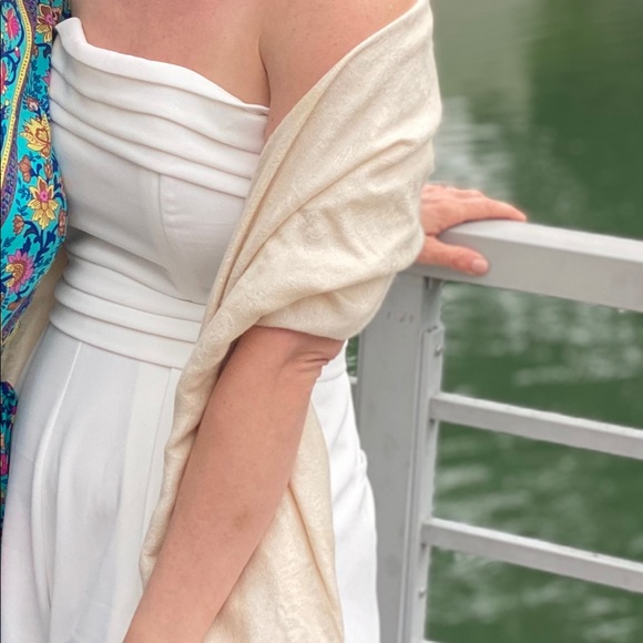 White jumpsuit - Picture 3 of 4